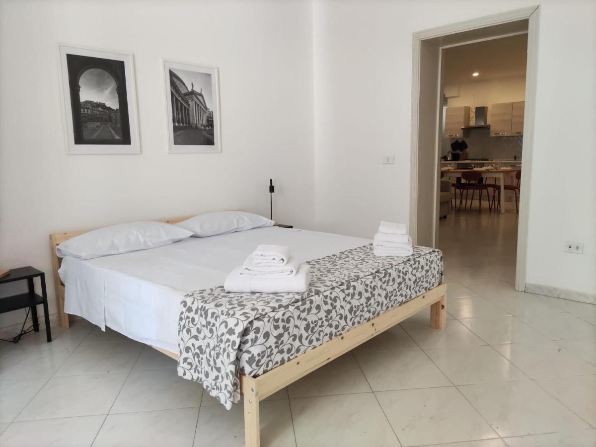 O'Tuocc A Chiaia Apartment Naples Exterior photo